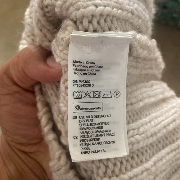 H&M oversized cable knit sweater with hood in off white - Size S - Picture 6 of 7